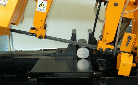 兴仁数控带锯床自动送料精度会出现偏差吗？